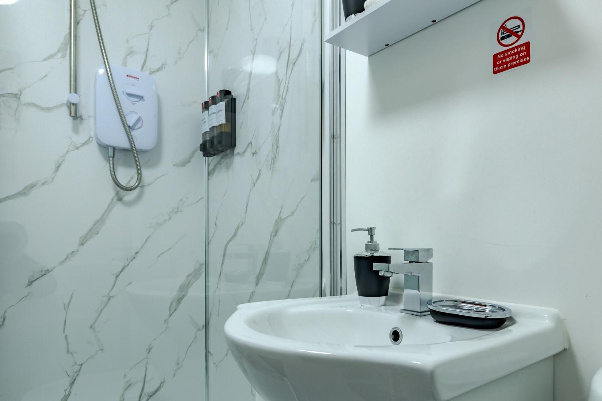 Stay Hub City Centre - Self Check-In Μπέρμιγχαμ Δωμάτιο φωτογραφία